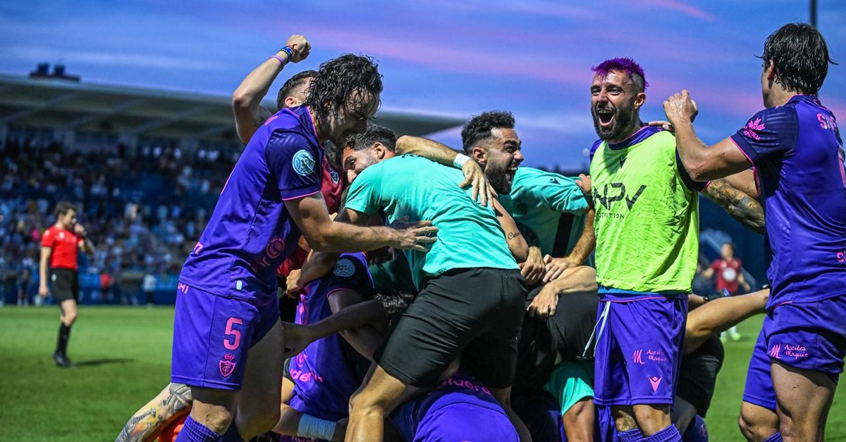 JaenHoyDiario's tweet photo. 🙌Gloria lagarta en Palma: ¡El Real Jaén asciende a Primera Federación!

😍😍 El conjunto blanco venció por 1 a 2 al Atlético Baleares en la prórroga con los goles heroicos de Siverio y Carrillo en los minutos 98 y 105 https://t.co/HCMoEEOAzU