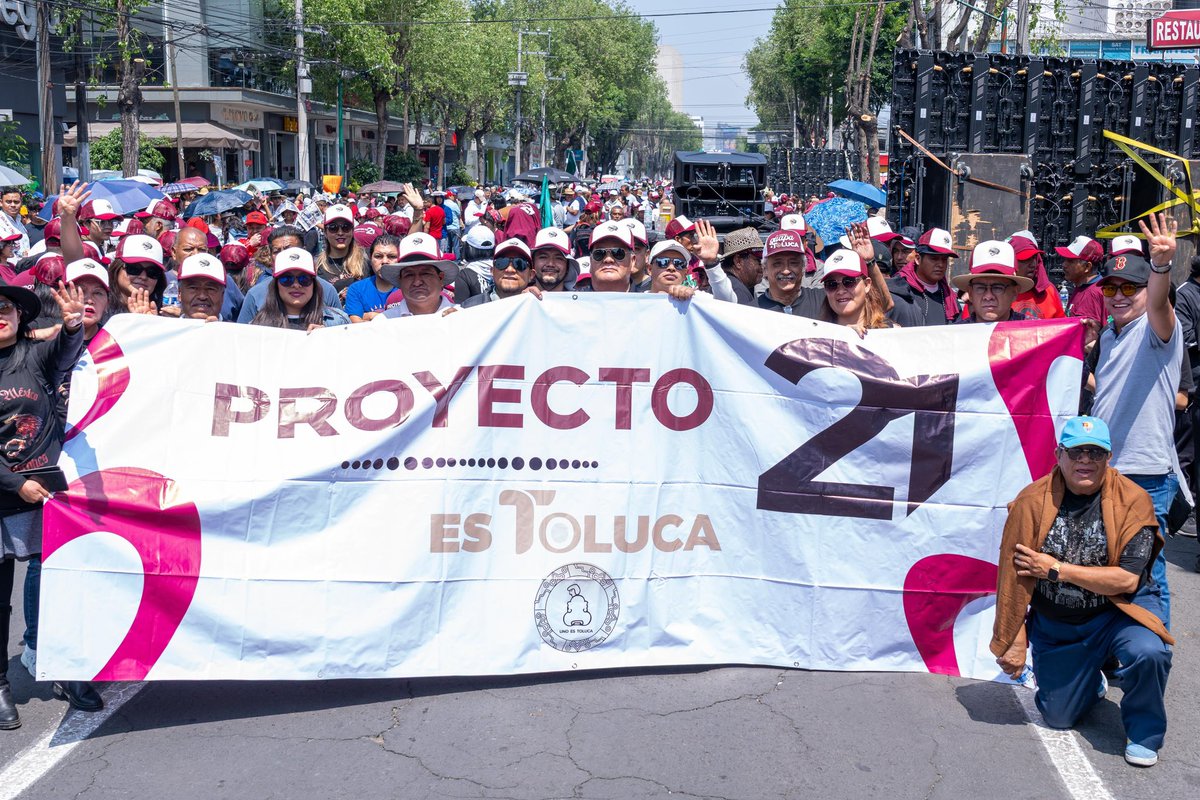 Proyecto21RM's tweet photo. #Toluca se hizo presente en #Tlalnepantla con alegría, unidad y convicción. ❤️

Cientos de mujeres y hombres toluqueños acompañamos a la Presidenta de #México, @Claudiashein, para celebrar dos años del triunfo del segundo piso de la Cuarta Transformación. https://t.co/YVhh4dc1Od