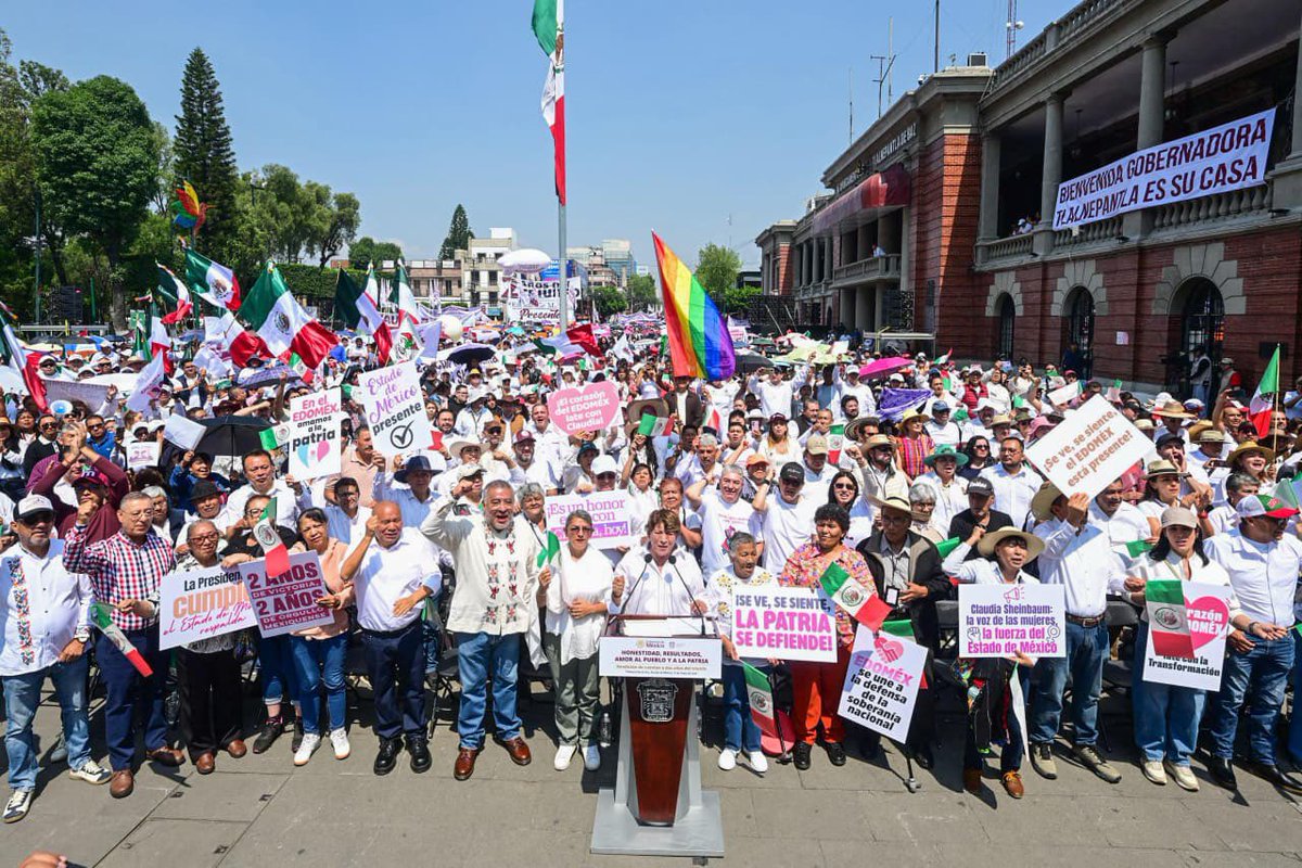 Proyecto21RM's tweet photo. #Toluca se hizo presente en #Tlalnepantla con alegría, unidad y convicción. ❤️

Cientos de mujeres y hombres toluqueños acompañamos a la Presidenta de #México, @Claudiashein, para celebrar dos años del triunfo del segundo piso de la Cuarta Transformación. https://t.co/YVhh4dc1Od
