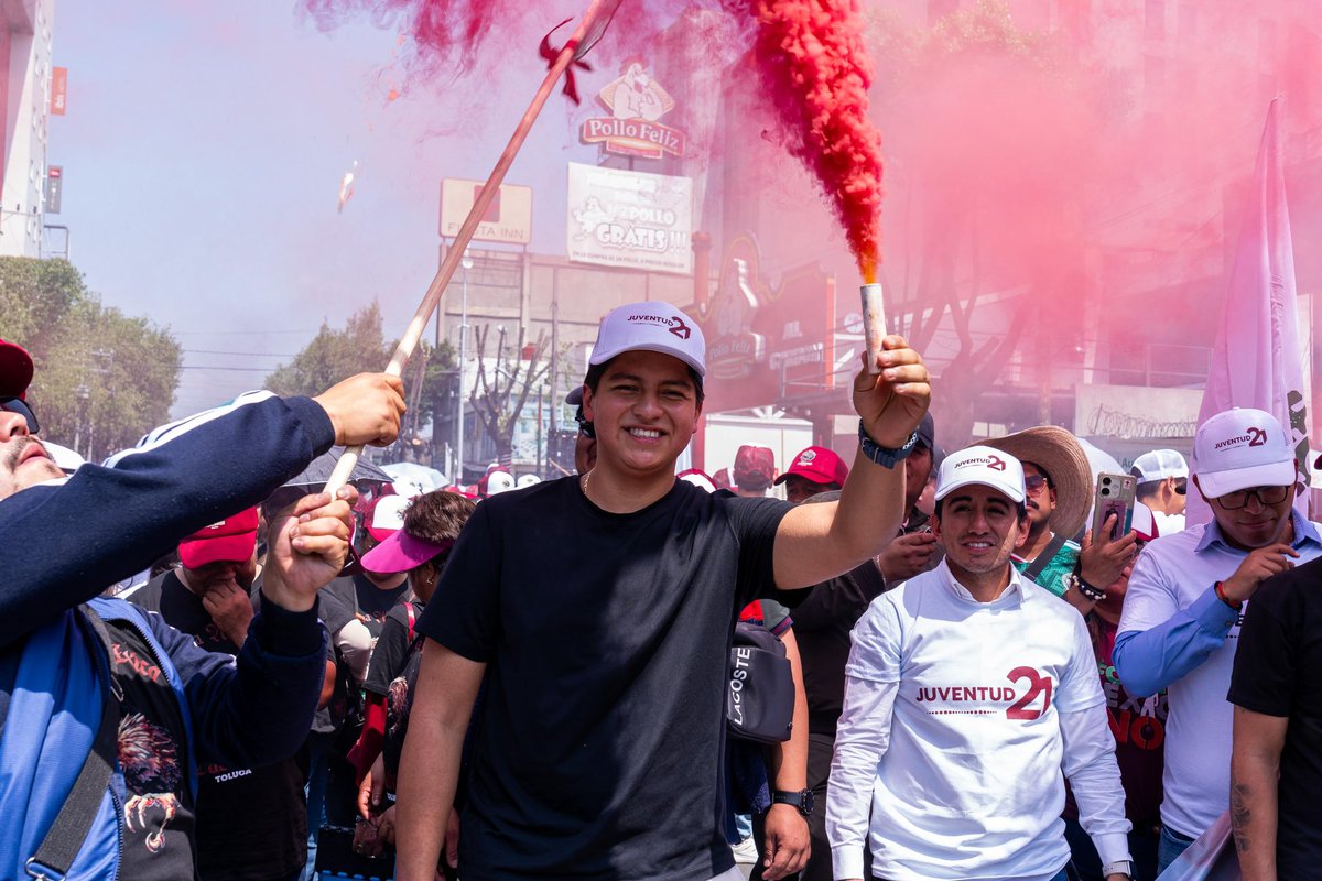 Proyecto21RM's tweet photo. #Toluca se hizo presente en #Tlalnepantla con alegría, unidad y convicción. ❤️

Cientos de mujeres y hombres toluqueños acompañamos a la Presidenta de #México, @Claudiashein, para celebrar dos años del triunfo del segundo piso de la Cuarta Transformación. https://t.co/YVhh4dc1Od