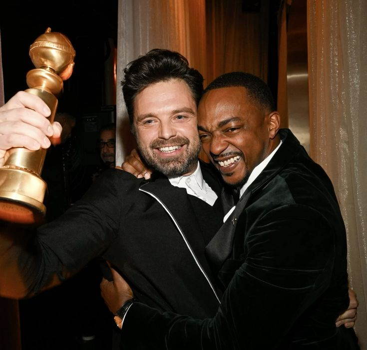 ItsJBBarnes's tweet photo. Just an appreciation post for my fiancé, @roundbrownsam.

Startin' off, some people may have saved me with the whole Winter Soldier thing. But Sammy? He's THAT person who truly saved me. The person who feels like home. https://t.co/WNJXxN3Ok5