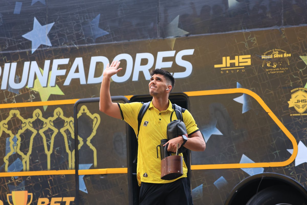 DvoTachira's tweet photo. 🏟️ Aquí estamos, en Pueblo Nuevo TriunfoBet 🏟️ 

#VamosTáchira 💛🖤 https://t.co/9p3WoTz70a