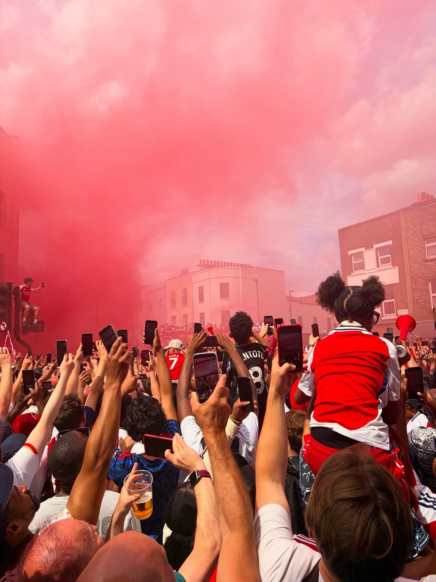 CharlieCHoyle's tweet photo. #Arsenal 🔴⚪️🏆 https://t.co/TbV1yWk2oG