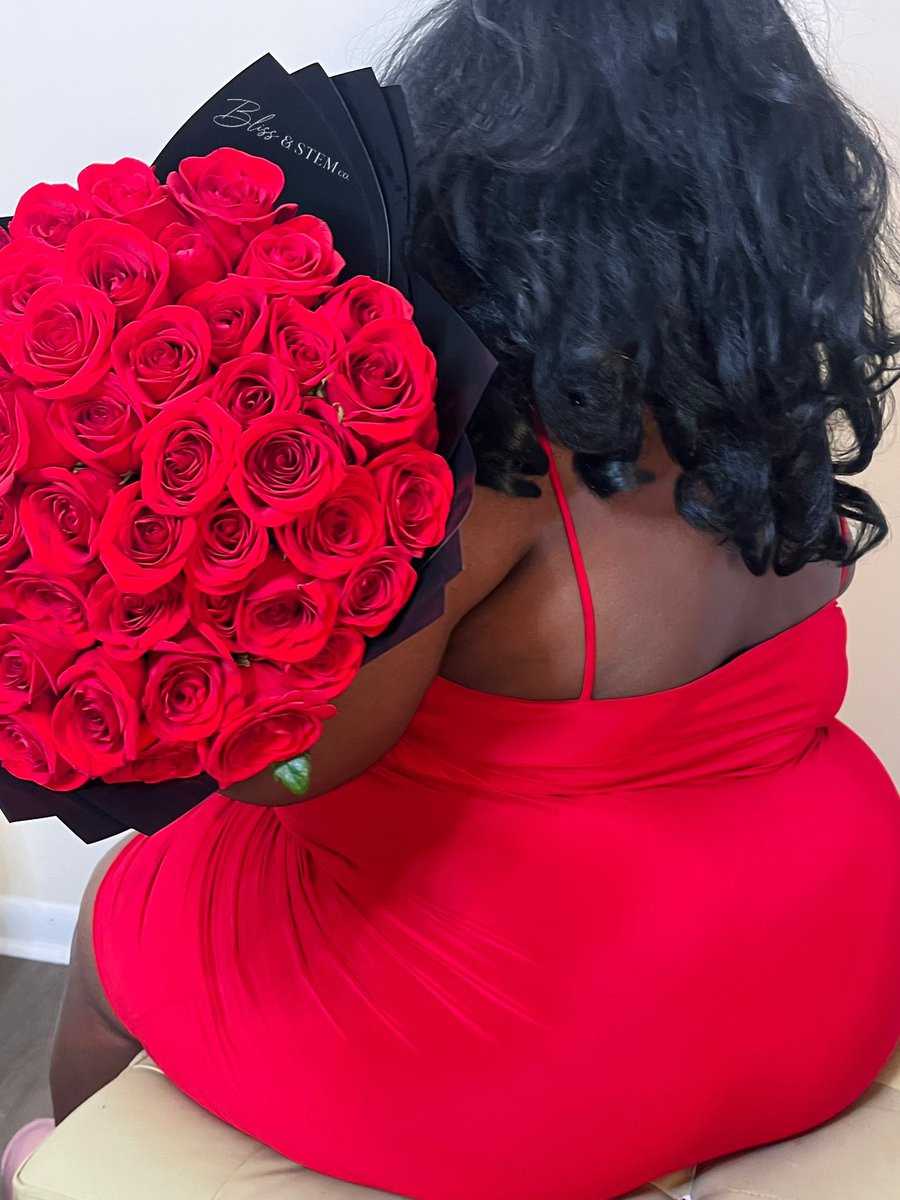 ceebatch's tweet photo. “Can I call you rose?” 🌹 https://t.co/vP9H2MY7Pe