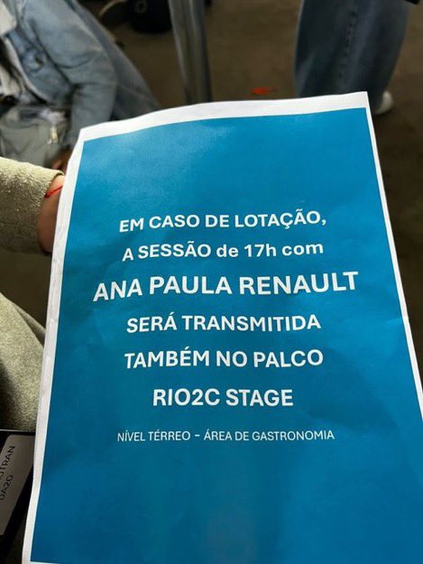 aprfortaleza's tweet photo. Efeito Ana Paula Renault! ✨

Com a previsão de lotação no palco em que a jornalista irá se apresentar logo mais, haverá transmissão da palestra em um segundo palco do evento. 

ANA PAULA NO RIO2C https://t.co/04l66Opked
