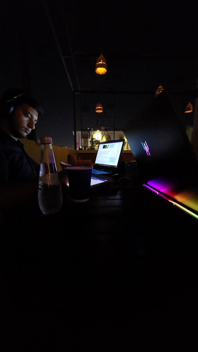 A_Rouk6's tweet photo. Late night studying session 🌙 https://t.co/qyNItebUgN