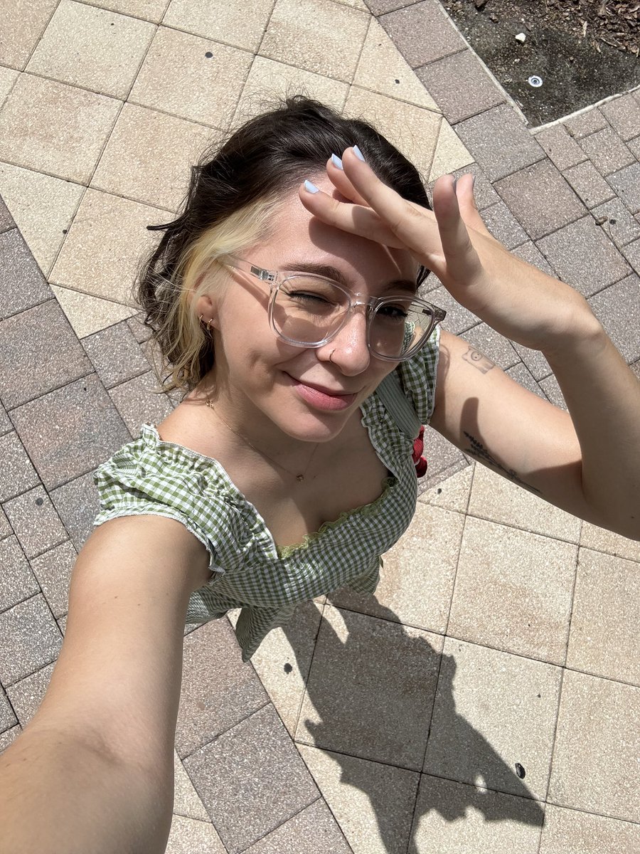 wedoreally's tweet photo. stepping out https://t.co/VInceZAXCN