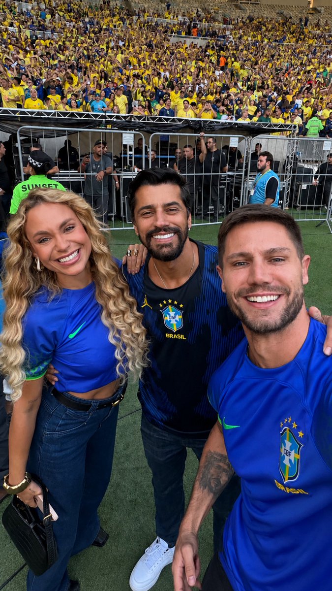 lucascomenta_'s tweet photo. TRINDADE junta para assistir ao amistoso da Seleção rumo à Copa. Só quem ama o trio mais amado do BBB26 vai comentar aqui embaixo 👇🏻 https://t.co/aPCwB8G0fr