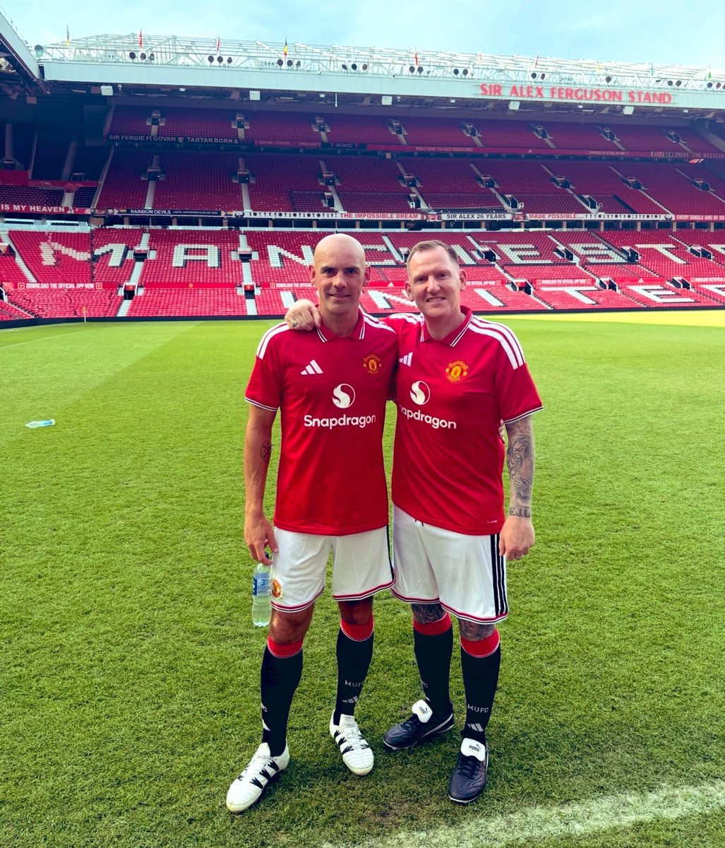 robbolaingo's tweet photo. What a result last night….. and I’m not just talking about the Arsenal defeat @BrianMcClair13 @cgblackmore https://t.co/G9SXW3HC5O