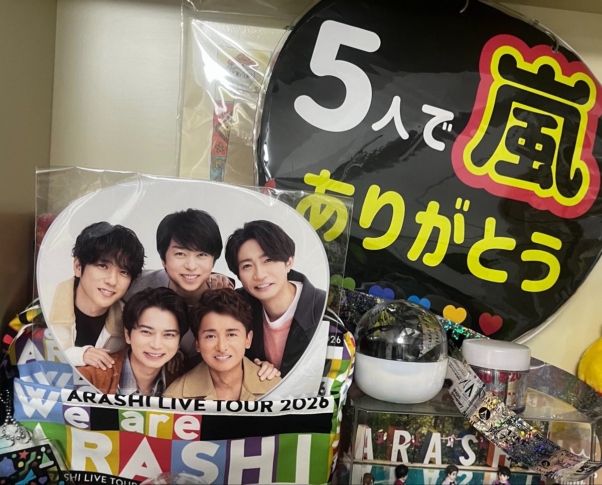 l_cfux's tweet photo. @nino_honmono 札幌で会いに行きました。
何か伝えたくて20年ぶりにうちわ作って。

5人と同じ時代に生きれて本当によかったです。
ありがとう。 https://t.co/SEyJiX8cj6