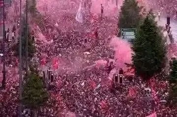 Szymansk_ii's tweet photo. Champions of England 🎈 https://t.co/CzHXU8kQnl