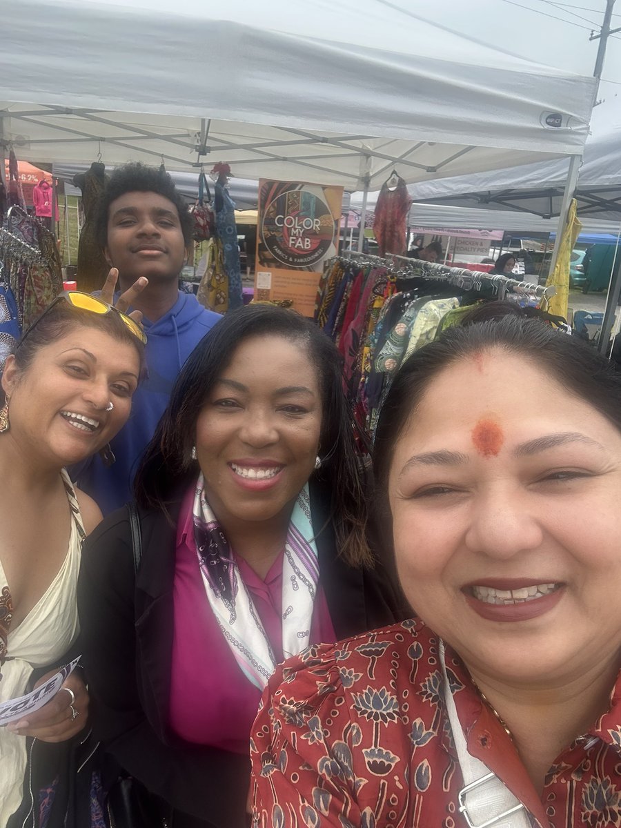 ghoshgipsy's tweet photo. Supporting local businesses means investing in our community. Today, we enjoyed visiting the Orleans Market and meeting amazing local vendors, entrepreneurs, and artisans. 

Shop local. Support local. Grow local.

#SupportLocal #OrleansMarket #ShopLocal #SmallBusiness #Ottawa https://t.co/bSJBdmBf3V