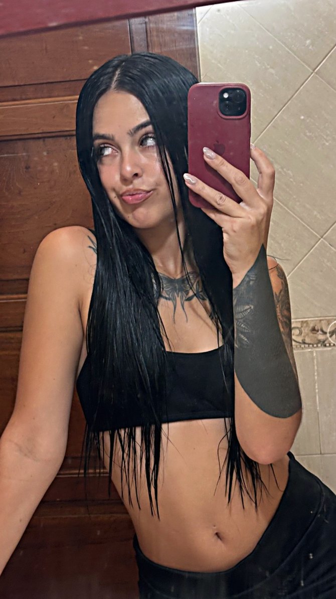 sofiaaxqhke's tweet photo. heyy fit check hoodie season unlocked https://t.co/nQnfEEb4jS