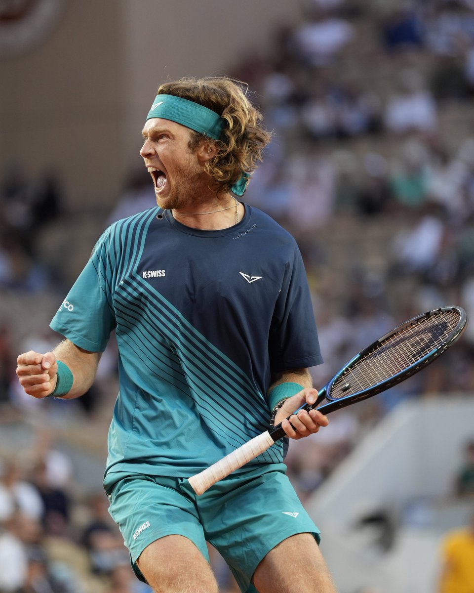 rolandgarros's tweet photo. NOT BACKING DOWN 🗣️

Two sets down, Andrey Rublev answers by taking the third!

#RolandGarros https://t.co/lU4rwqOo7L