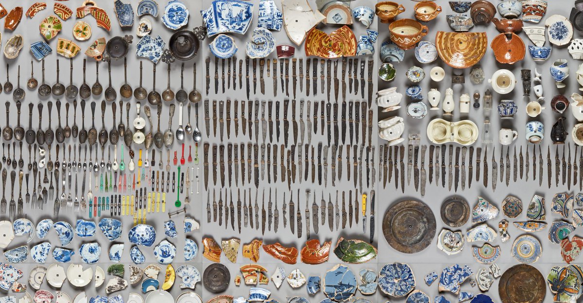 fakehistoryhunt's tweet photo. Just some of the over 700.000 artefacts found during the building of the Amsterdam metro.
This superb website has catalogued about 20.000 of them, such a delight to go through:
https://t.co/96SFsLI9ef
You can also see some of them in person at Rokin station. https://t.co/TRId3AYwbp