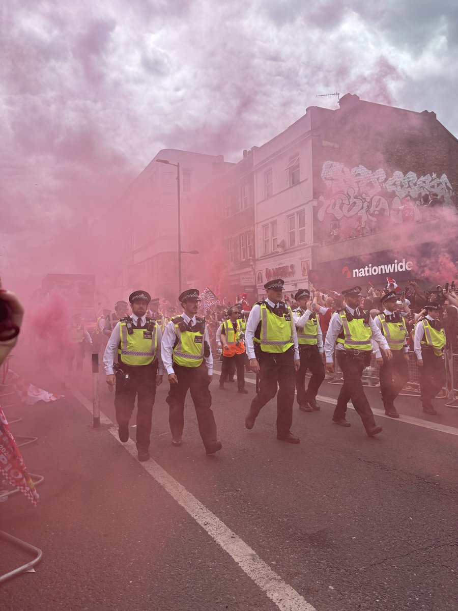 sys1726's tweet photo. The streets disappeared into red, but our Arsenal are so back!
Champions of England, we know what we are!

🏴󠁧󠁢󠁥󠁮󠁧󠁿👑❤️ https://t.co/cExvAP2aSP