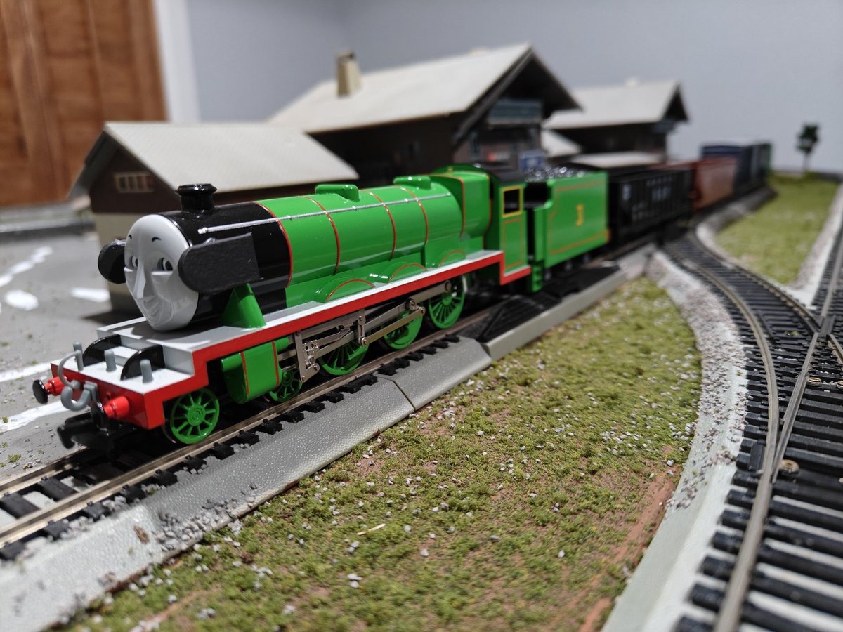 Sandbug54's tweet photo. I gave my Henry smoke deflectors, and they remind me of the German designs used on the DB class 10s https://t.co/vwam4JFRAY