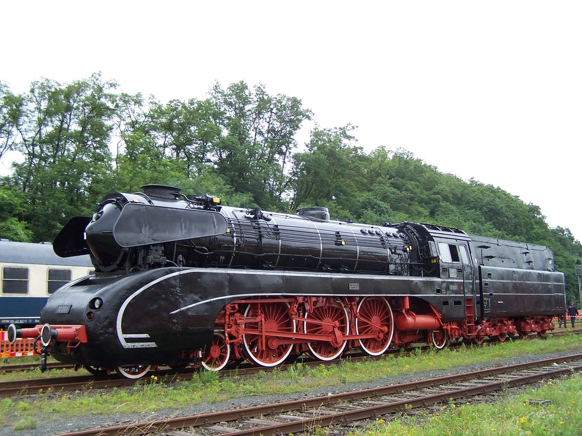 Sandbug54's tweet photo. I gave my Henry smoke deflectors, and they remind me of the German designs used on the DB class 10s https://t.co/vwam4JFRAY