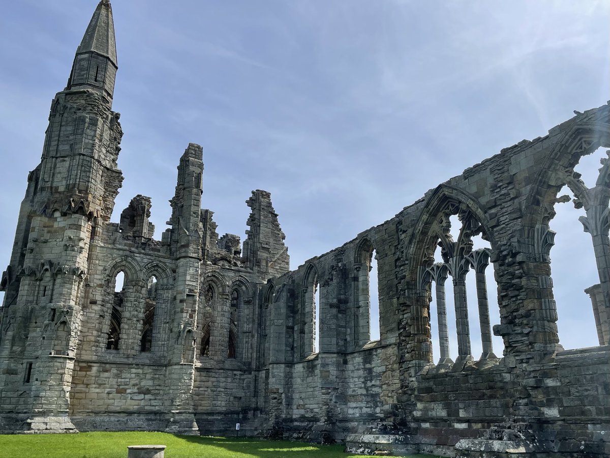 mrjoediddley's tweet photo. When you’re in Whitby and there’s a promotion to visit English Heritage sites for free then it’s a great opportunity to revisit the Abbey https://t.co/iNKIm0dsY2