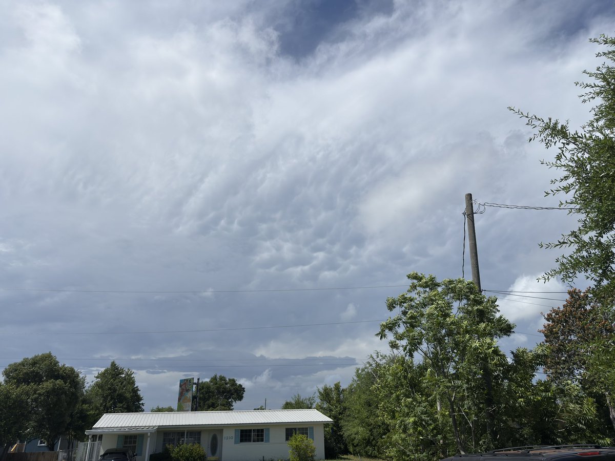 FloridaPA27's tweet photo. Florida Mammatus! https://t.co/iaYDKiwE5u