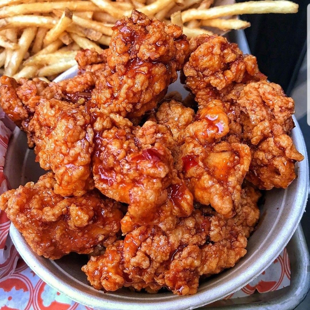 WHATSFORDlNNER's tweet photo. Sticky Chicken Bites &amp; Fries https://t.co/jlHudjQC4m