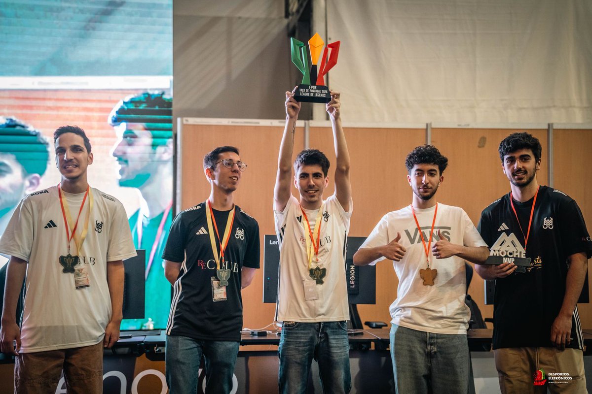 fpdeoficial's tweet photo. 🏆  @5M_Esports vencem a Taça de Portugal de League of Legends Open💫 

@Darky_thereal @salgueir0LoL @DGFred2 @diartev10 @andreesteves731 @5M_Esports

@moche
@HisenseIntl Portugal
@lenovoportugal
#.PT 
@guessthechoice
@playnekogame
#imaginary_compass 

Esta competição não é afiliada ou patrocinada pela Riot Games, Inc. ou League of Legends Esports.
 
#FPDE #Esports #EsportsPortugal #VisãoEsports2030 #MaisqueumjogoSomosDesporto #RoadToFundão #TaçadePortugalEsports2026 #TaçadePortugalEsports2026 #TDP2026 #TDPEsports2026 #TaçadePortugal #TaçadePortugal2026 #GamingPortugal #Competição #Gaming #videojogos #Taça #Portugal #BeiraBaixa #Fundão #LeagueOfLegends #LeagueOfLegendsPT #LeagueOfLegendsPortugal #LoL #LoLPT #LoLPortugal #LoLEsports #LoLCompetitive #ComunidadeLoL