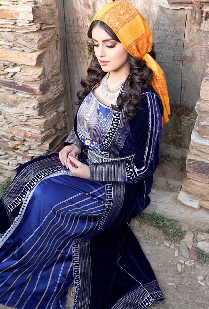 ArchVisionW's tweet photo. A Saudi girl wearing traditional Southern Saudi clothing 🇸🇦 https://t.co/CaCMI9SgIB
