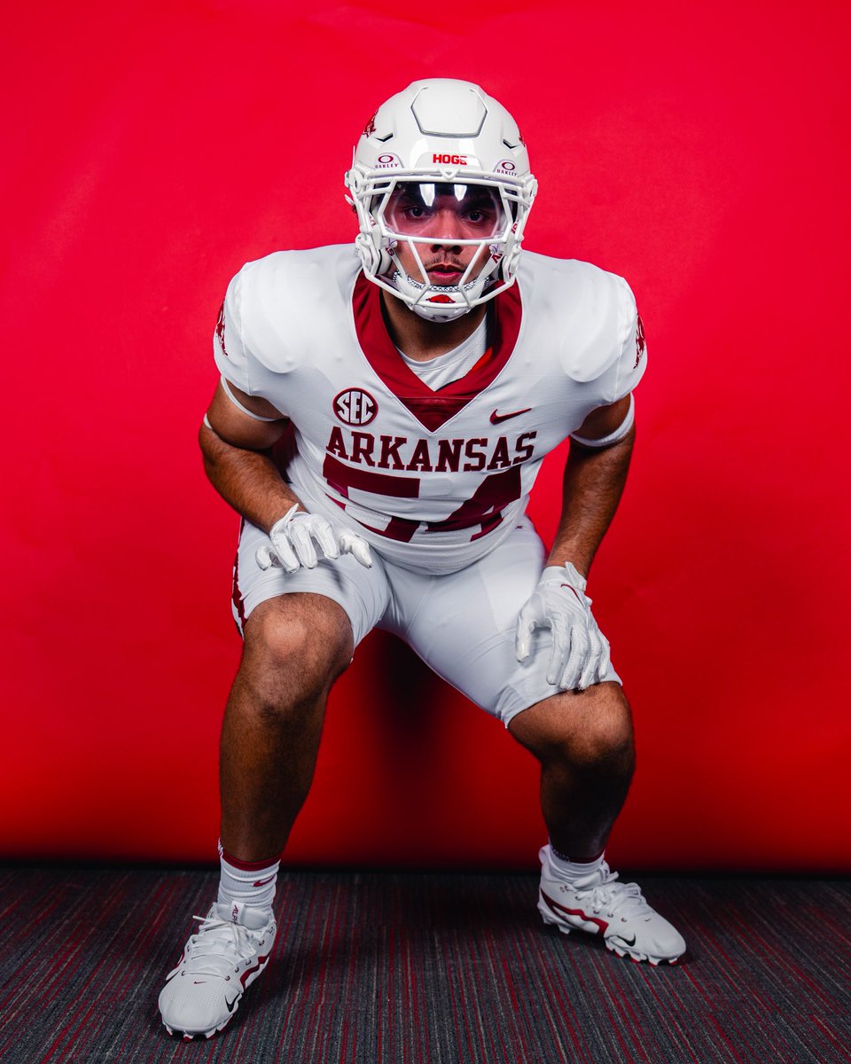 TheJaylenHill's tweet photo. Had a GREAT OV @RazorbackFB this weekend!! Thank you for all the love!! 🔴⚪️🐗 @RSilverfield @Coach__Myers @mjohnson7672 @Gaizka_UofA @adamgorney @JohnGarcia_Jr @TomLoy247 @SWiltfong_ @CharlesPower @ChadSimmons_ @Andrew_Ivins @AllenTrieu @GregSmithRivals @DannyWest247 @TreyBiddy https://t.co/2VNAvsFyPS