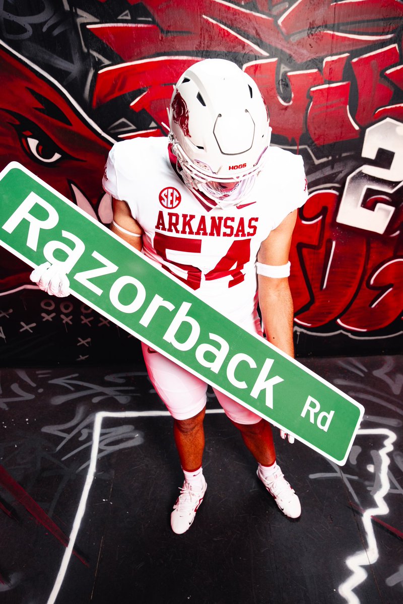 TheJaylenHill's tweet photo. Had a GREAT OV @RazorbackFB this weekend!! Thank you for all the love!! 🔴⚪️🐗 @RSilverfield @Coach__Myers @mjohnson7672 @Gaizka_UofA @adamgorney @JohnGarcia_Jr @TomLoy247 @SWiltfong_ @CharlesPower @ChadSimmons_ @Andrew_Ivins @AllenTrieu @GregSmithRivals @DannyWest247 @TreyBiddy https://t.co/2VNAvsFyPS