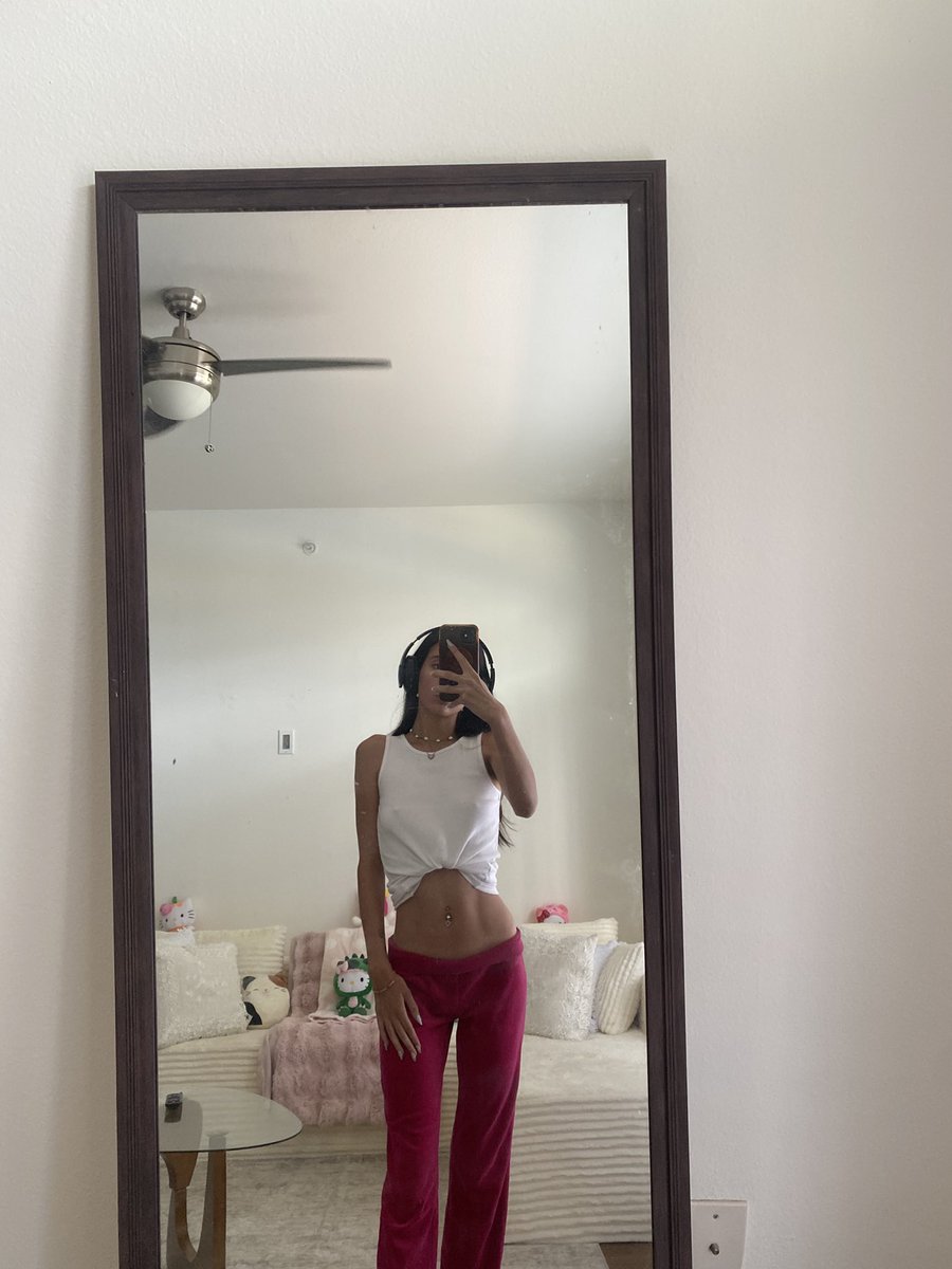 twiginthewind's tweet photo. Being anorexic and a stoner makes life feel like a video game https://t.co/BlQLg9he7z