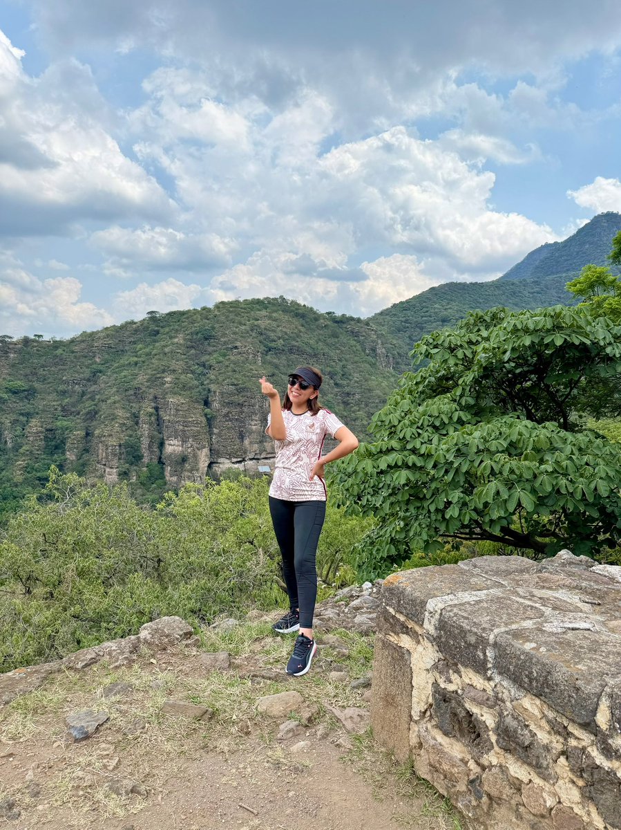 vane_step's tweet photo. Domingo de subir cerros 🍃💓 https://t.co/44pNHicxBr