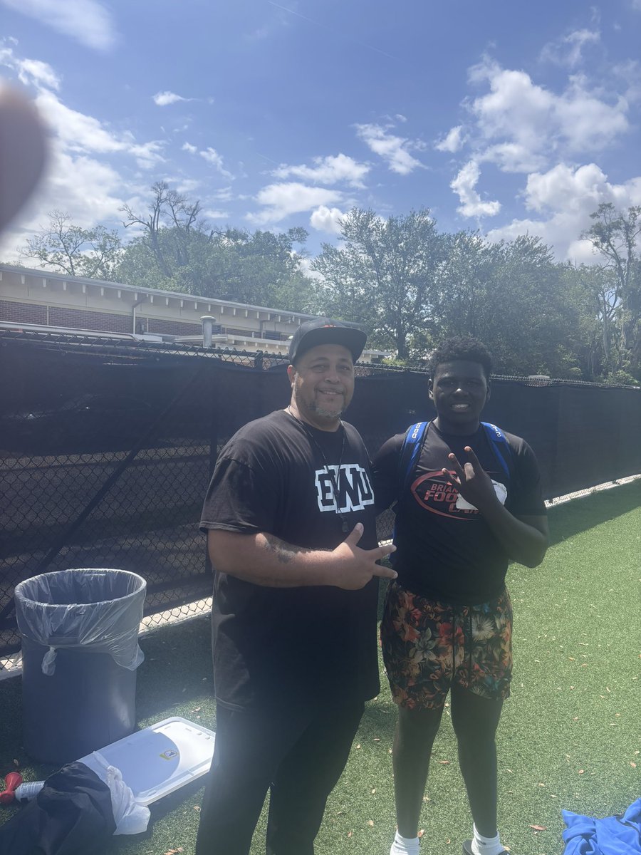 jaystrong81's tweet photo. After a great conversation with @CoachJoeNieves i am Extremely Blessed to Receive my Fist Offer from Edward Waters University 🐅💜💛🧡 @RhettCaruthers @WWMHFootball352 @GaryHollins18 @GermaineH1513 @GarrionCj @CoachRodDixon https://t.co/dQAJgWcDTx