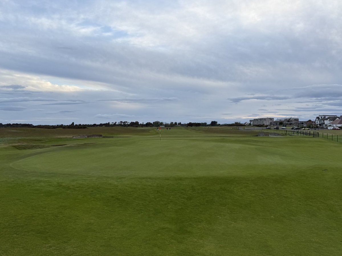 CLG_Scotland's tweet photo. Our @WabashGolf guests negotiate the legendary closing hole at @carnoustiegolf https://t.co/W93Cmu94eR