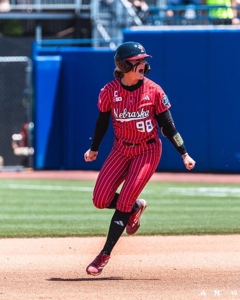 HuskerSoftball's tweet photo. UNMATCHED. 🤯

@jordybahl is officially the first player to pitch 20+ wins and swing 20+ home runs in multiple seasons. https://t.co/STq0gbeAKD