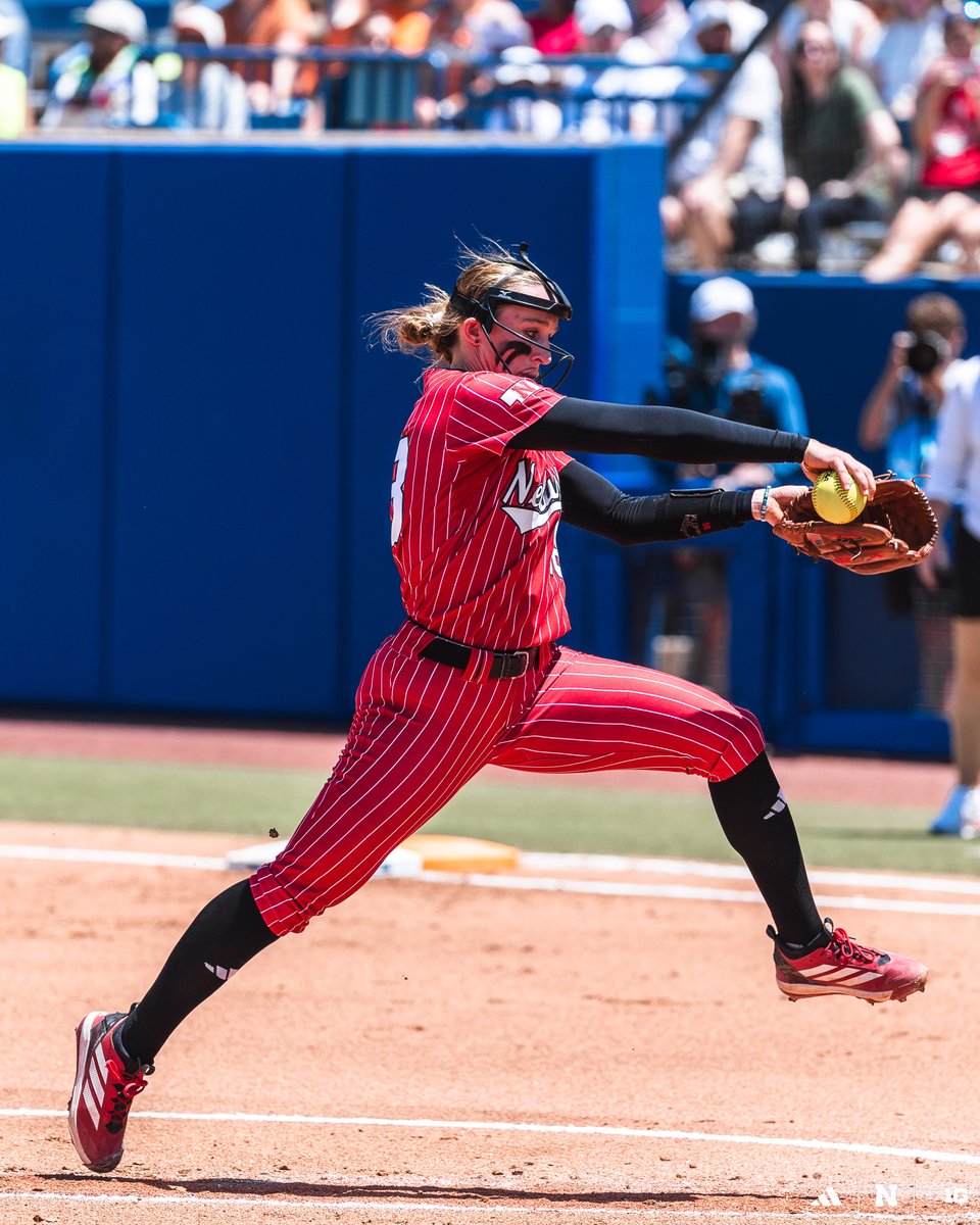 HuskerSoftball's tweet photo. UNMATCHED. 🤯

@jordybahl is officially the first player to pitch 20+ wins and swing 20+ home runs in multiple seasons. https://t.co/STq0gbeAKD