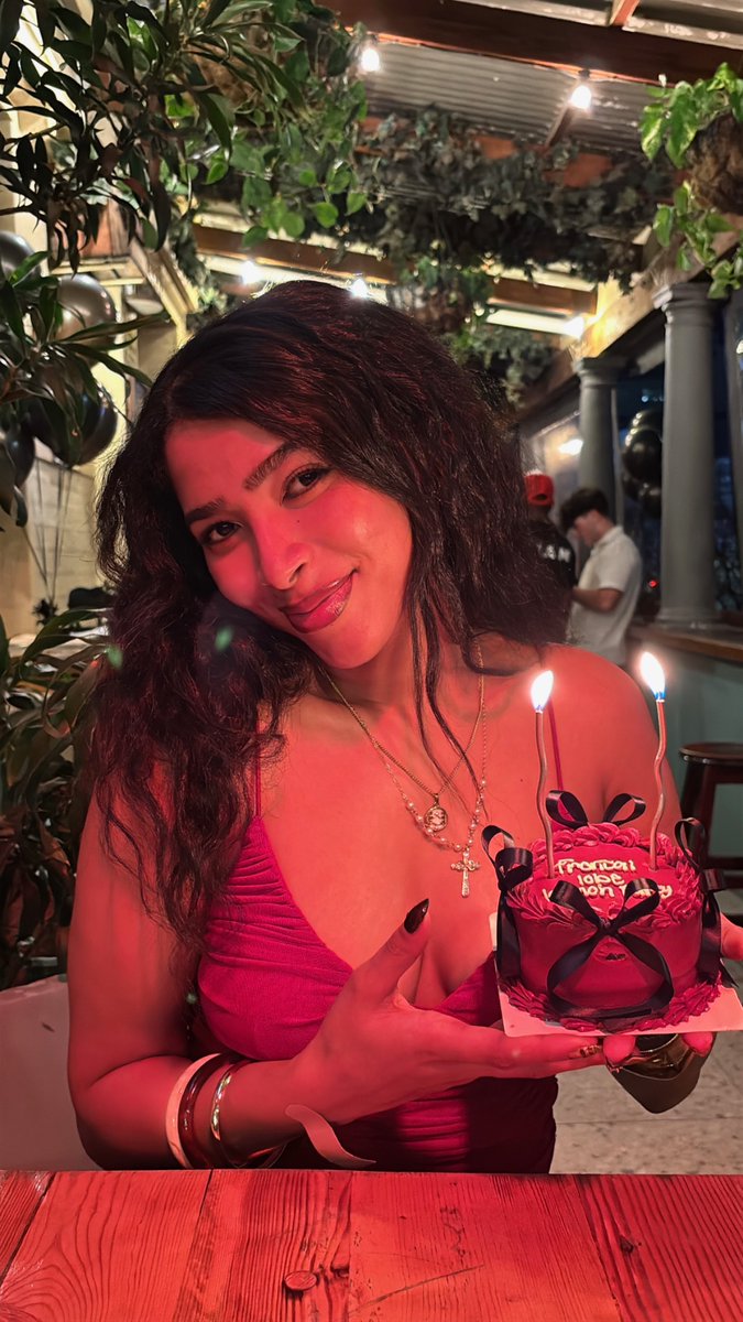 _huneylea_'s tweet photo. 25 candles and a fully developed frontal lobe https://t.co/dCTBSC1wjX