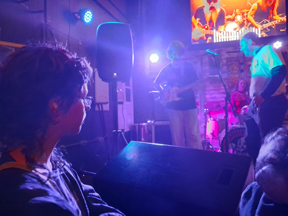 faggiestbutch's tweet photo. show do chococorn e do escadacima https://t.co/2yFCGCucvE