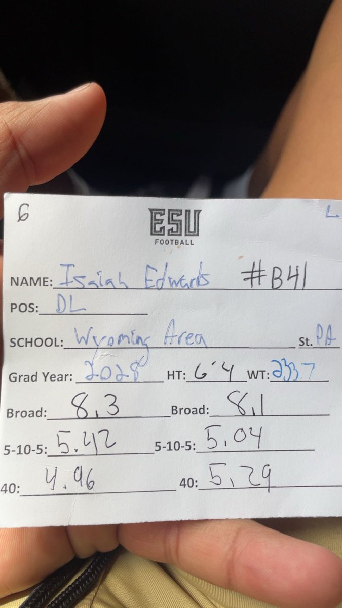 isaiahE82's tweet photo. Had a great time yesterday at the @ESU_Football camp had some positive feedback and constructive criticism. I ran a new pr of 4.96 in the 40. I slipped a lot during the 5-10-5 from the turf but all in all had a great time meeting and talking with coaches https://t.co/1eTa3bJdRF