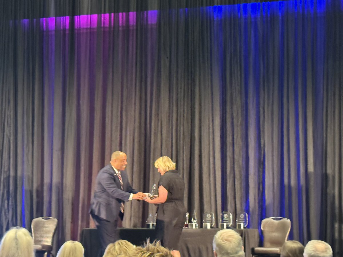 PfISD_AD's tweet photo. Congratulations to my good friend Jennifer Womack on being named @OfficialTHSADA Regional 6 Athletic Administrator of the Year!  Thank you for all you do for students, coaches and our profession. @LeanderisdATH https://t.co/A7yiC1hhm5