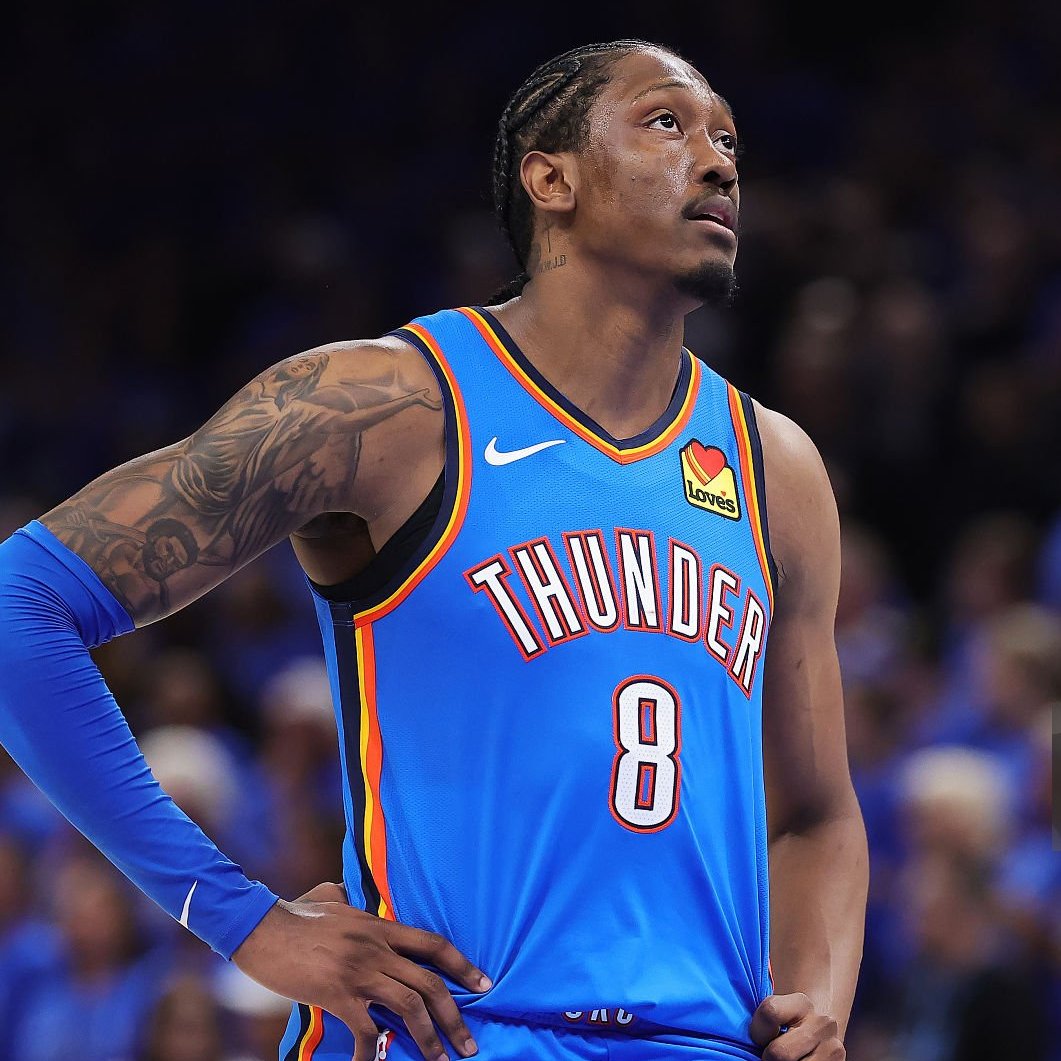 MatchupBR's tweet photo. Jalen Williams, na coletiva de encerramento da temporada, falando sobre se poderia ter feito diferença no resultado da série contra o Spurs.

"Obviamente acho que eu poderia ter feito a diferença. Acho que poderíamos ter vencido se eu tivesse jogado. Chegamos a sete jogos sem mim. Não acho que eu tenha piorado o nosso desempenho.

Também preciso tirar o chapéu para eles [Spurs]. O que você quer que eles façam por eu estar machucado? Eles ainda precisam entrar em quadra e tentar nos vencer. É assim que funciona, e eles conseguiram. 

Tudo o que podemos fazer é tirar o chapéu, desejar pra eles boa sorte daqui para frente, mesmo que eu não queira, e seguir em frente. Mas eles são um bom time."