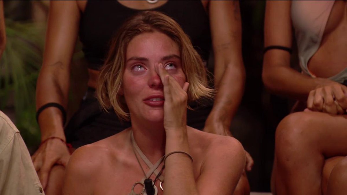 Supervivientes's tweet photo. ❤️ si quieres que se quede Claudia

🏝️ #ConexiónHonduras13
🔵 https://t.co/woLRtwDMbp https://t.co/VFuDW8BCGz