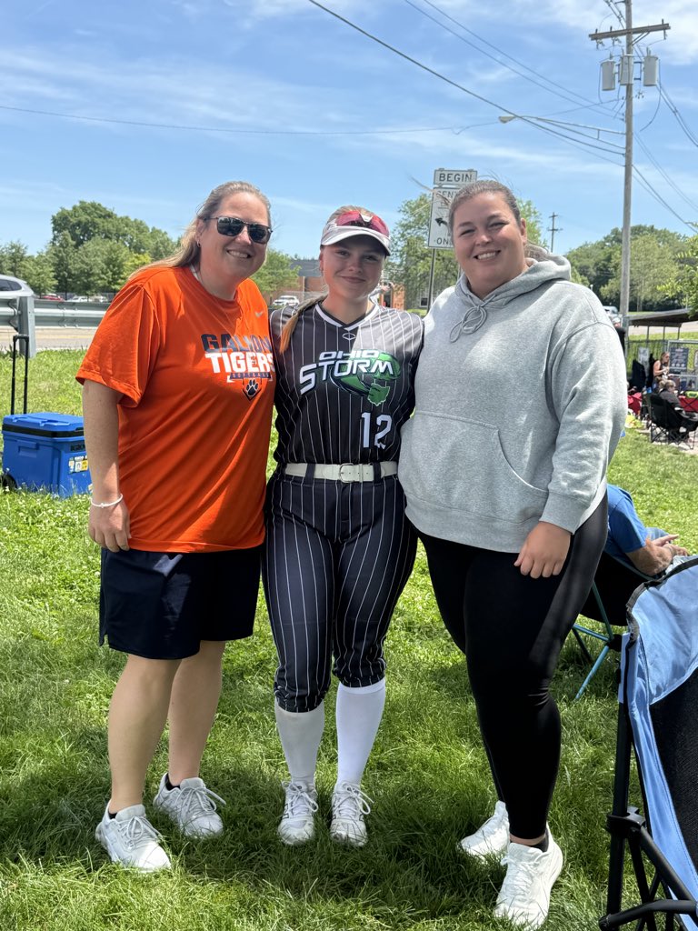 2028Saraholt's tweet photo. I went .533 at the plate this weekend with 3 doubles!! Thank you to my high school coaches for coming to see me play!! @AshlandUSball @ohiostorm2k10 @JohnCarrollSB @UFOilerSoftball @OhioStateSB @BoostSoftball @TiffinUSoftball @DloweOilerkid @ohiodominican https://t.co/ZyCgyxVSbz