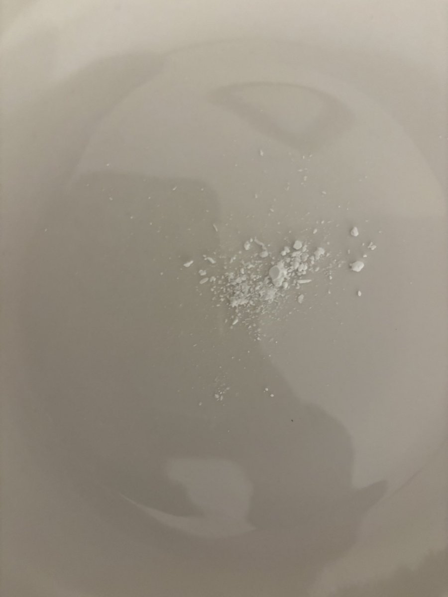 yourdeeeprest's tweet photo. Shit smells like paint thinner but I’m finally home and have blow after 3 days with NONE 💔 https://t.co/k4Ivxgy9Id