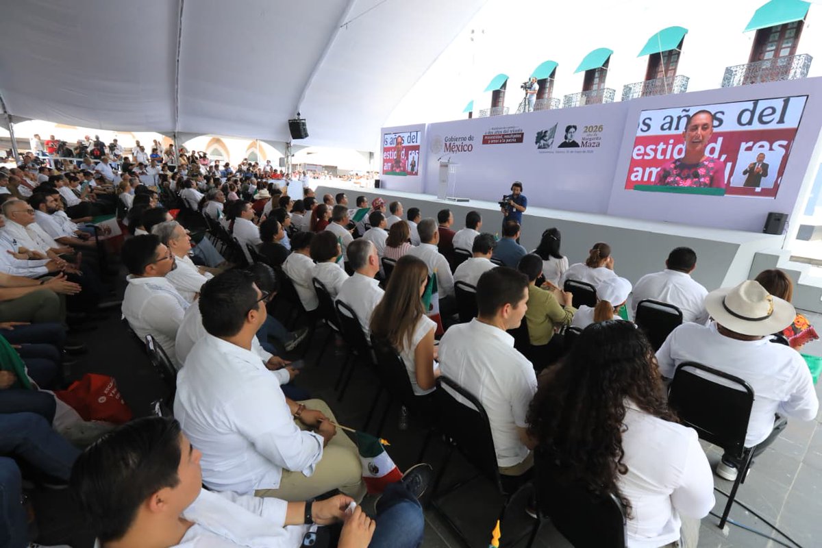 TabascoJavier's tweet photo. Junto a más de 20 mil tabasqueñas y tabasqueños respondimos con mucho entusiasmo al llamado de nuestra Presidenta @Claudiashein. En Plaza de Armas, celebramos el segundo aniversario del triunfo del pueblo y la confianza que le dio a este movimiento para continuar transformando a México.

A quienes pretenden desestabilizar y detener el progreso de nuestro país, les decimos: Nuestra soberanía nacional no se condiciona, ni se negocia. El destino de México lo decide su pueblo y nadie más, tenemos claro que estamos del lado correcto de la historia.

Tabasco seguirá avanzando en esta etapa de transformación nacional y defensa plena de su soberanía ¡Viva México! ¡Viva Tabasco!