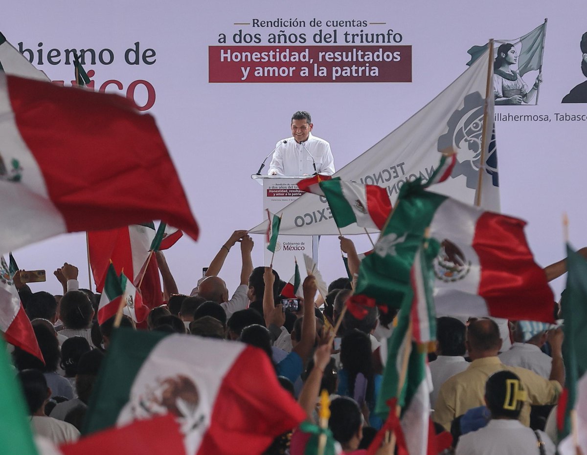 TabascoJavier's tweet photo. Junto a más de 20 mil tabasqueñas y tabasqueños respondimos con mucho entusiasmo al llamado de nuestra Presidenta @Claudiashein. En Plaza de Armas, celebramos el segundo aniversario del triunfo del pueblo y la confianza que le dio a este movimiento para continuar transformando a México.

A quienes pretenden desestabilizar y detener el progreso de nuestro país, les decimos: Nuestra soberanía nacional no se condiciona, ni se negocia. El destino de México lo decide su pueblo y nadie más, tenemos claro que estamos del lado correcto de la historia.

Tabasco seguirá avanzando en esta etapa de transformación nacional y defensa plena de su soberanía ¡Viva México! ¡Viva Tabasco!
