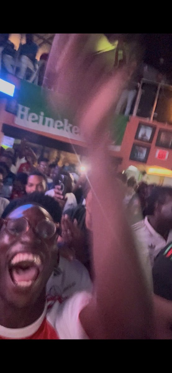 SSWedderburn's tweet photo. These past 2 weeks have felt so memorable and sweet!

Arsenal came through❤️#champions
but what will stay with me is Joy on people's faces all through Kingston, 
Sooo many pics &amp; blurry skin teeth moments with strangers🫶🏽

Saving a🧵thread of what I’ve been bookmarking⤵️ https://t.co/pJROm51jda