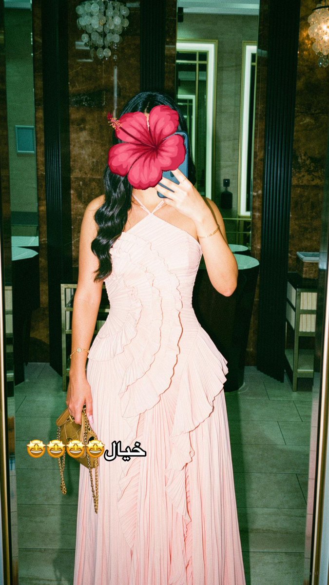 n9aya's tweet photo. الفستان كشوخييي مره ينفع للزواجات ولكل المناسبات من شي ان بحط لكم رقمه تحت🌸✨ https://t.co/7n97k8IfQY