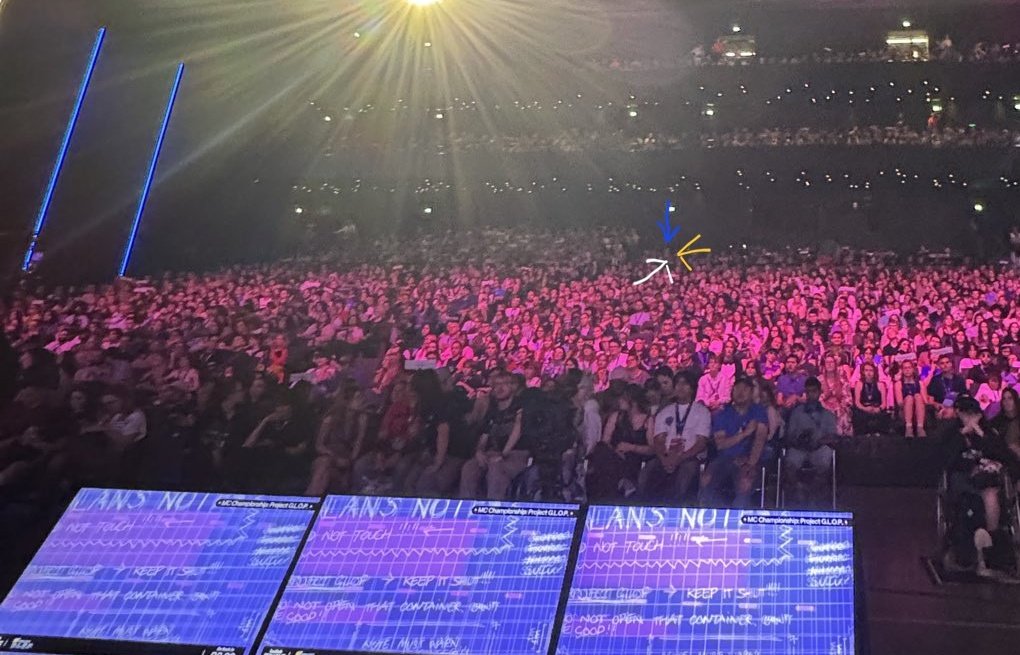 RekaCath's tweet photo. @jojosolos @aimseytv @WadeBox @iainchambers It's me!!! https://t.co/mQUGmzG4yc