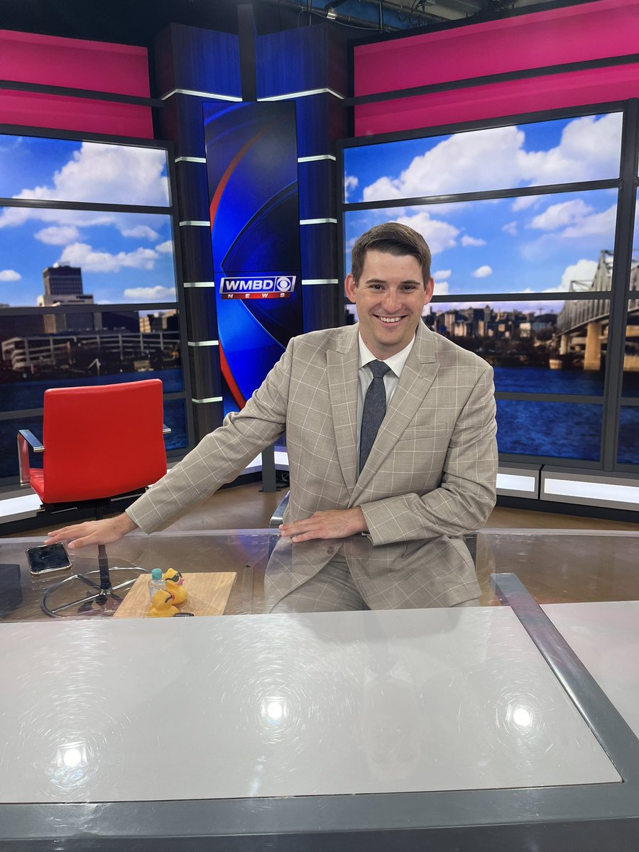 pmc3_83's tweet photo. 🚨LIFE UPDATE🚨

Today starts my final week as the WMBD Weekend Sports Anchor

I will be staying at the station, but moving to morning news anchor on June 10

It’s the hardest decision I’ve ever made because telling stories of Central IL &amp; working w/ Kurt has been a great honor https://t.co/57vg4AkmZG
