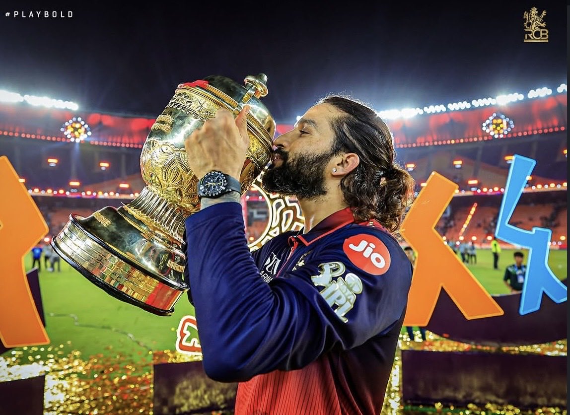 heresidharth18's tweet photo. Pressure is a privilege ❤️
From "Maybe next year" to "This is our year " Champion RCB is dominating this season!
back-to-back trophy 🏆
special mention to king @imVkohli for a fabulous knock &amp; oh! our captain @rrjjt_01 
Dream day for us #RCBwins 😭💪 https://t.co/0q0M0St3QW